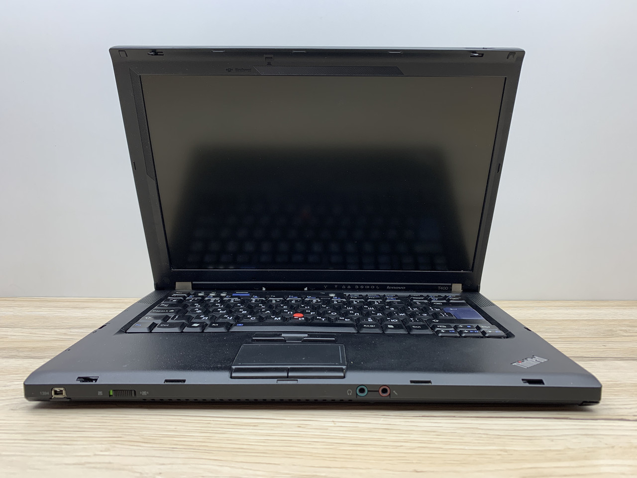 Б/в Ноутбук Lenovo ThinkPad T400 Intel Core 2 Duo P8400 / 4 Гб / SSD 120 Гб / Клас B