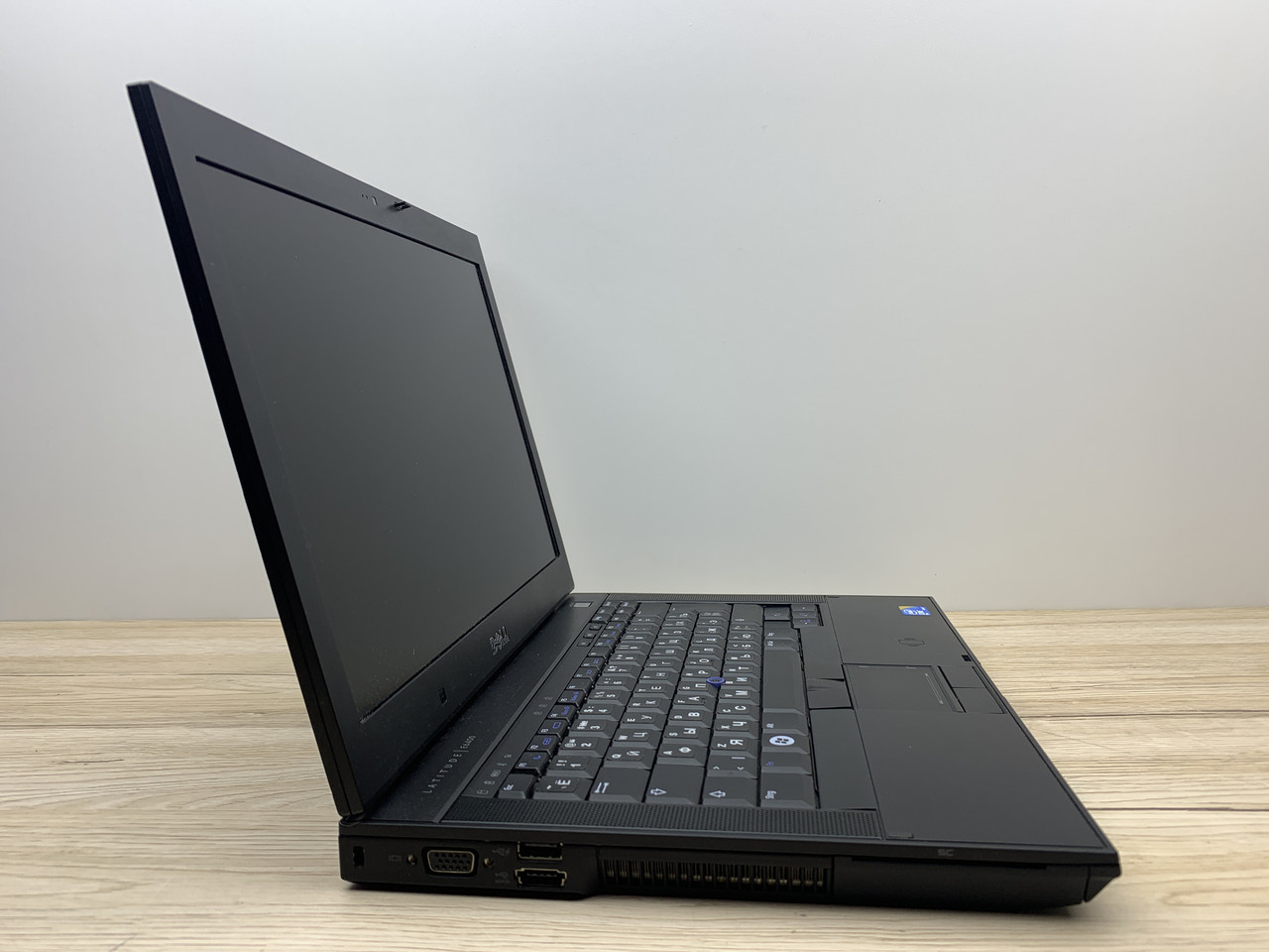 Б/в Ноутбук Dell Latitude E6400 Intel Core 2 Duo P8700 / 4 Гб / SSD 120 Гб / Клас B (не працює батарея)