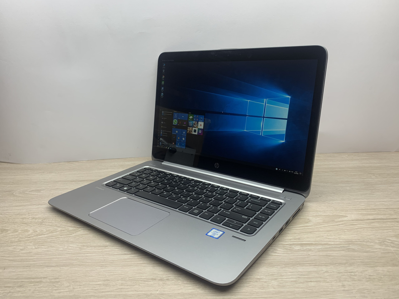 Б/в Ноутбук HP EliteBook Folio 1040 G3 / Intel Core i5-6300U / SSD 8 Гб / Клас A