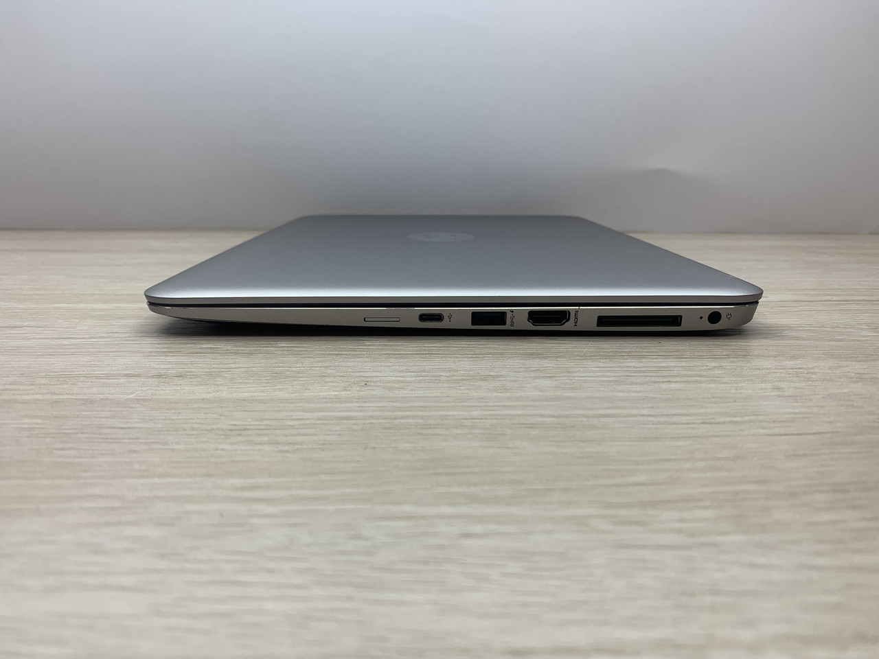 Б/в Ноутбук HP EliteBook Folio 1040 G3 / Intel Core i5-6300U / SSD 8 Гб / Клас A