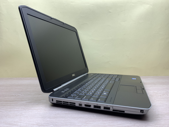 Б/в Ноутбук Dell Latitude E5520 / Intel Core i3 (2 покоління) / 4 Гб / 120 Гб / Клас B