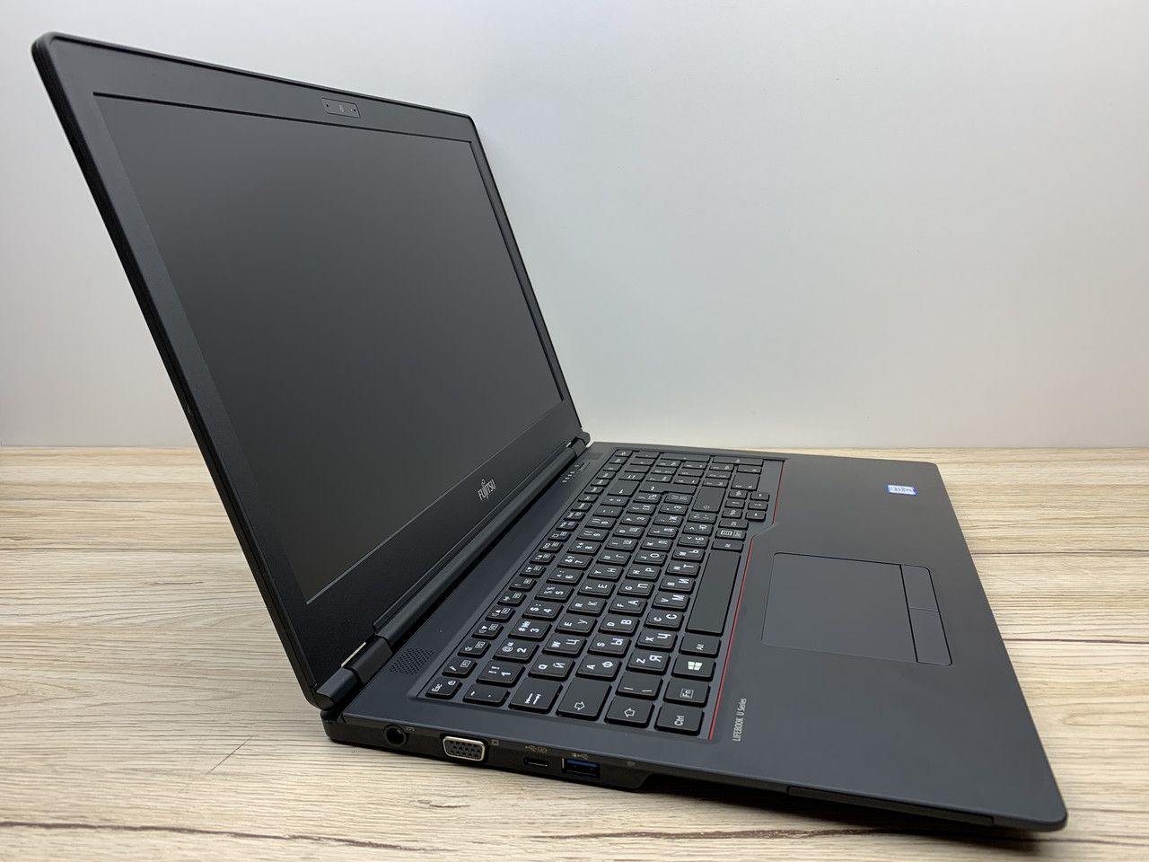 Б/в Ноутбук Fujitsu LifeBook U757 Intel Core i5-6300U / 8 Гб / SSD 120 Гб / Клас B (не працює батарея)