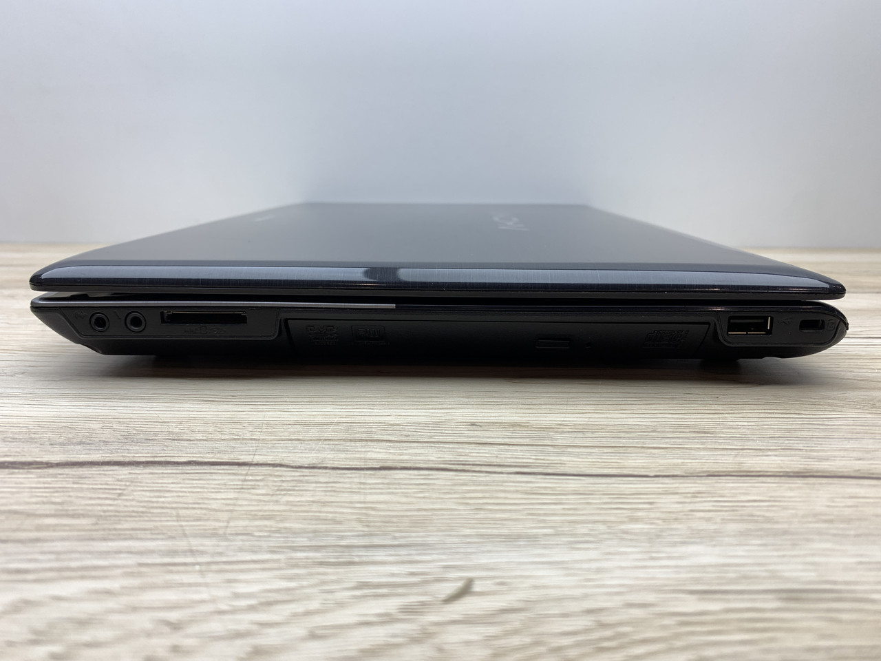 Б/в Ноутбук Medion Akoya MD98760 Intel Core i3-2330M / 4 Гб / SSD 120 Гб / Клас В