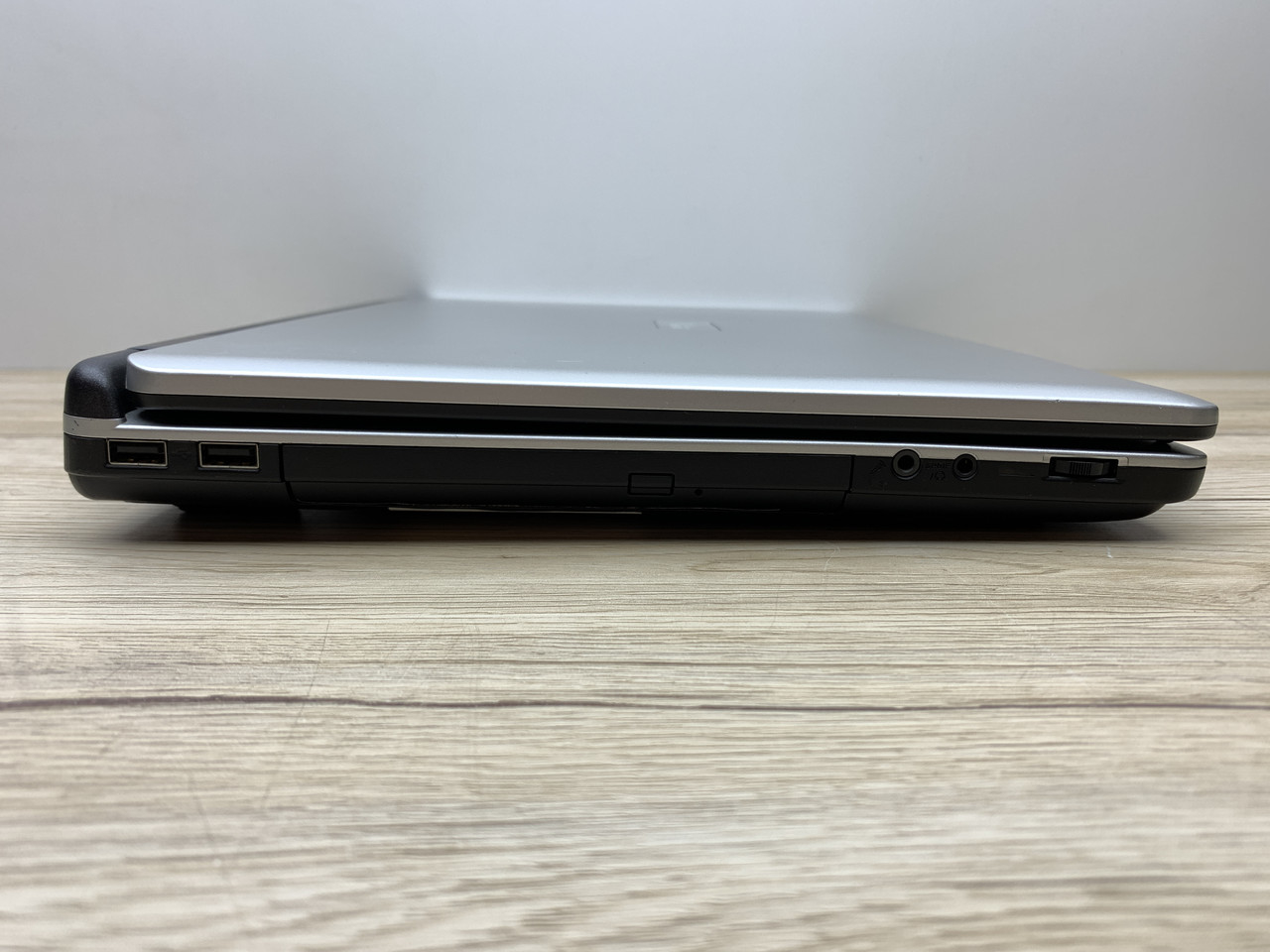 Б/в Ноутбук Fujitsu Amilo Pi1556 Intel Core 2 Duo T7200 / 2 Гб / SSD 120 Гб / Клас В