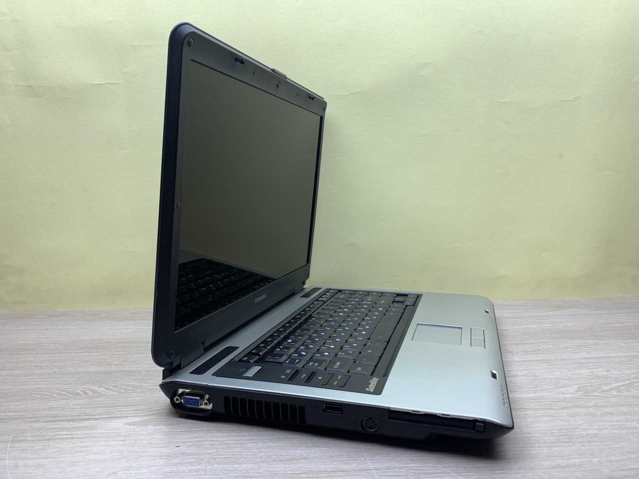 Б/в Ноутбук Toshiba A135-s2276 / Intel Pentium T2060 / 2 Гб / 250 Гб / Клас B (не працює батарея)