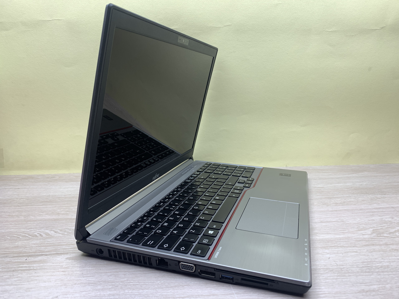Б/в Ноутбук Fujitsu Lifebook E754 / Intel Core i5 (4 покоління) / 8 Гб / 120 Гб / Клас B
