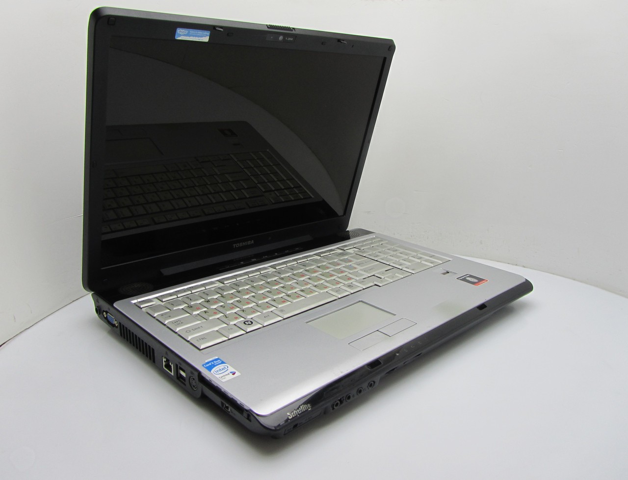 Б/в Ноутбук Toshiba Satellite P205 / Intel Core 2 Duo / 4 Гб / 320 Гб / Клас B