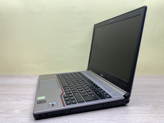 Б/в Ноутбук Fujitsu E734 / Intel Core i5-4200M / 8 Гб / 120 Гб / Клас B